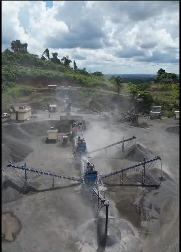 Pandangan luas area kerja dan unit pengolahan.